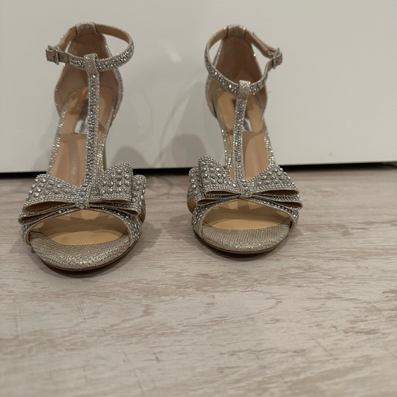 Crystal Bow Heels - Picture 5 of 7